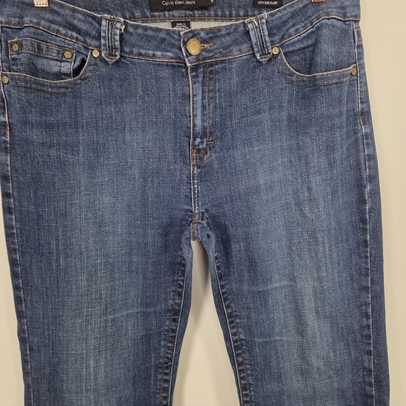 Calvin Klein Women's Low Rise Flare Blue Jeans Size 16 - Picture 4 of 13